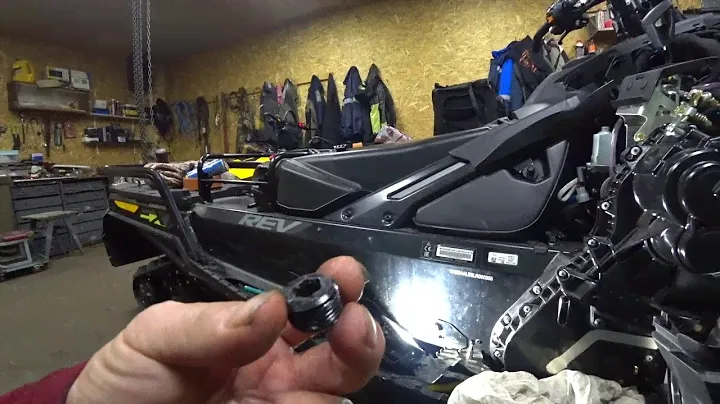 Ski-doo G 4  Т,О замена масел. фильтров .монтаж пластика  и т.д